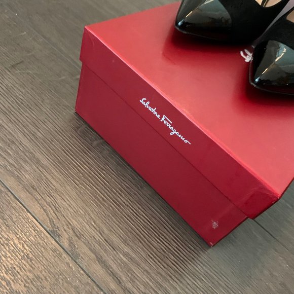 SALVATORE FERRAGAMO POINTY SUEDE PUMPS SIZE 7 C - Picture 9 of 14